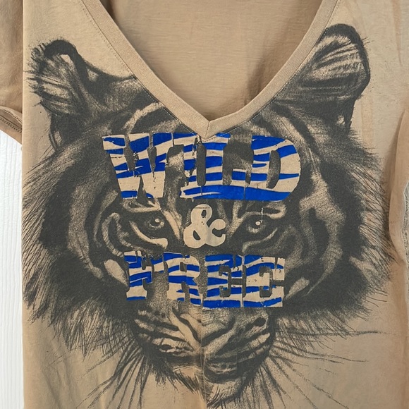 Disney wild & free top - Picture 3 of 3